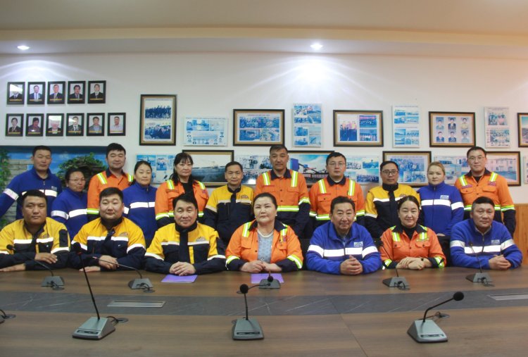 ШИВЭЭ ОВОО ХУВЬЦААТ КОМПАНИЙН ЗАХИРГАА, АЖИЛЧДЫН ҮЙЛДВЭРЧНИЙ ЭВЛЭЛИЙН ХОРОО 2026-2027 ОНД ХЭРЭГЖҮҮЛЭХ  “ХАМТЫН ГЭРЭЭ”-Г БАТАЛЛАА.