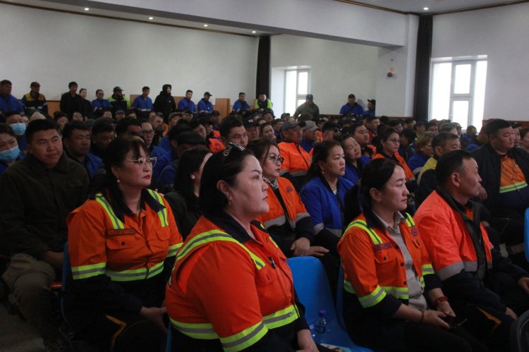 НИЙТ АЖИЛТНУУДЫН ХУРЛЫГ ЗОХИОН БАЙГУУЛЛАА.